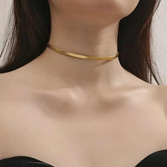 14K Gold Filled Minimalistic Choker Necklace - Picture 2 of 4